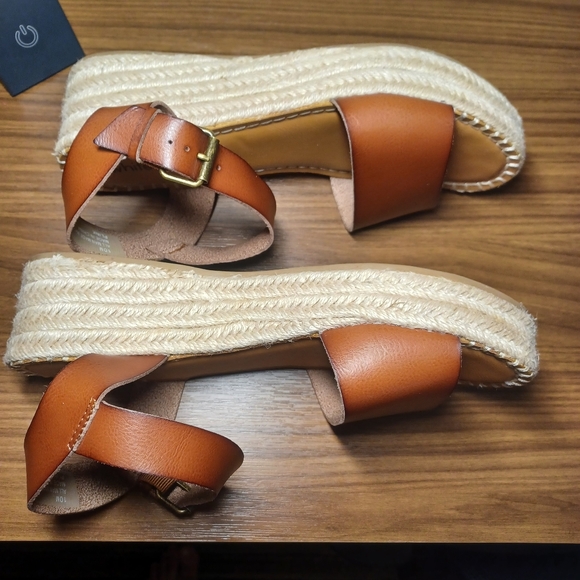 White Mt. Wedge brown leather sandals wmns sz 10 - Picture 4 of 5